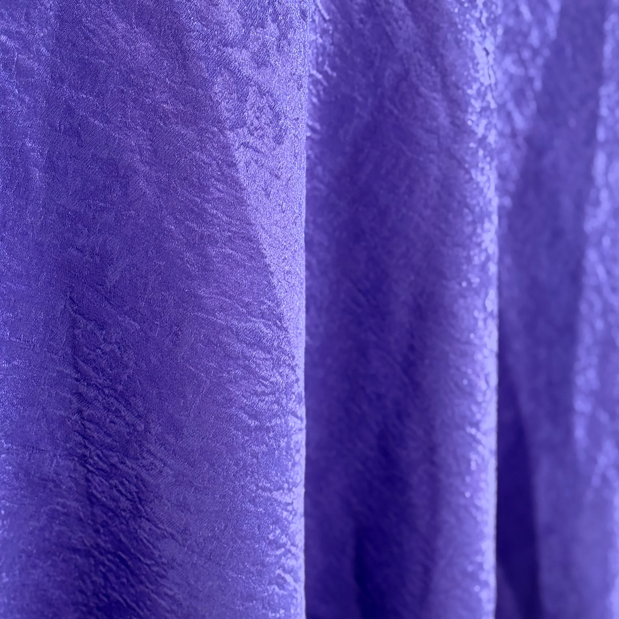 Crinkle Shimmer 120" Round Tablecloth - Purple - Image 7