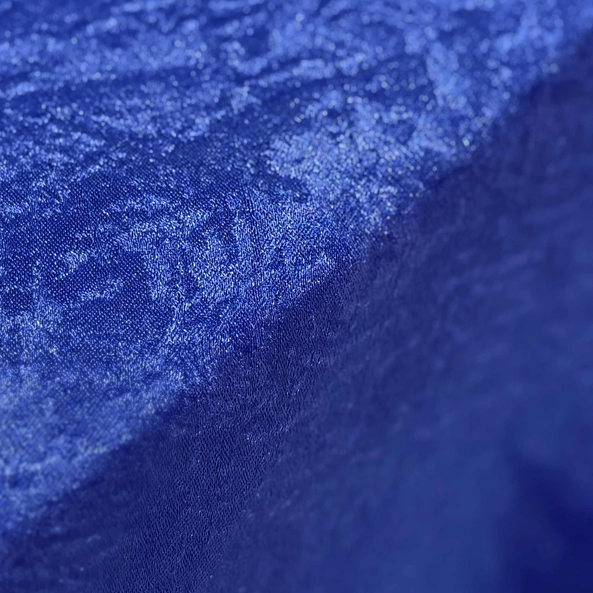 Crinkle Shimmer 132" Round Tablecloth - Royal Blue - Image 7