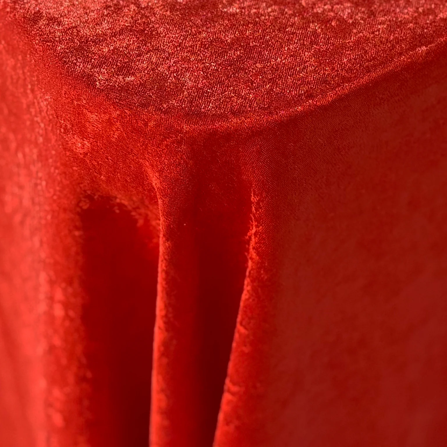 Crinkle Shimmer 90"x156" Rectangular Tablecloth - Red - Image 4
