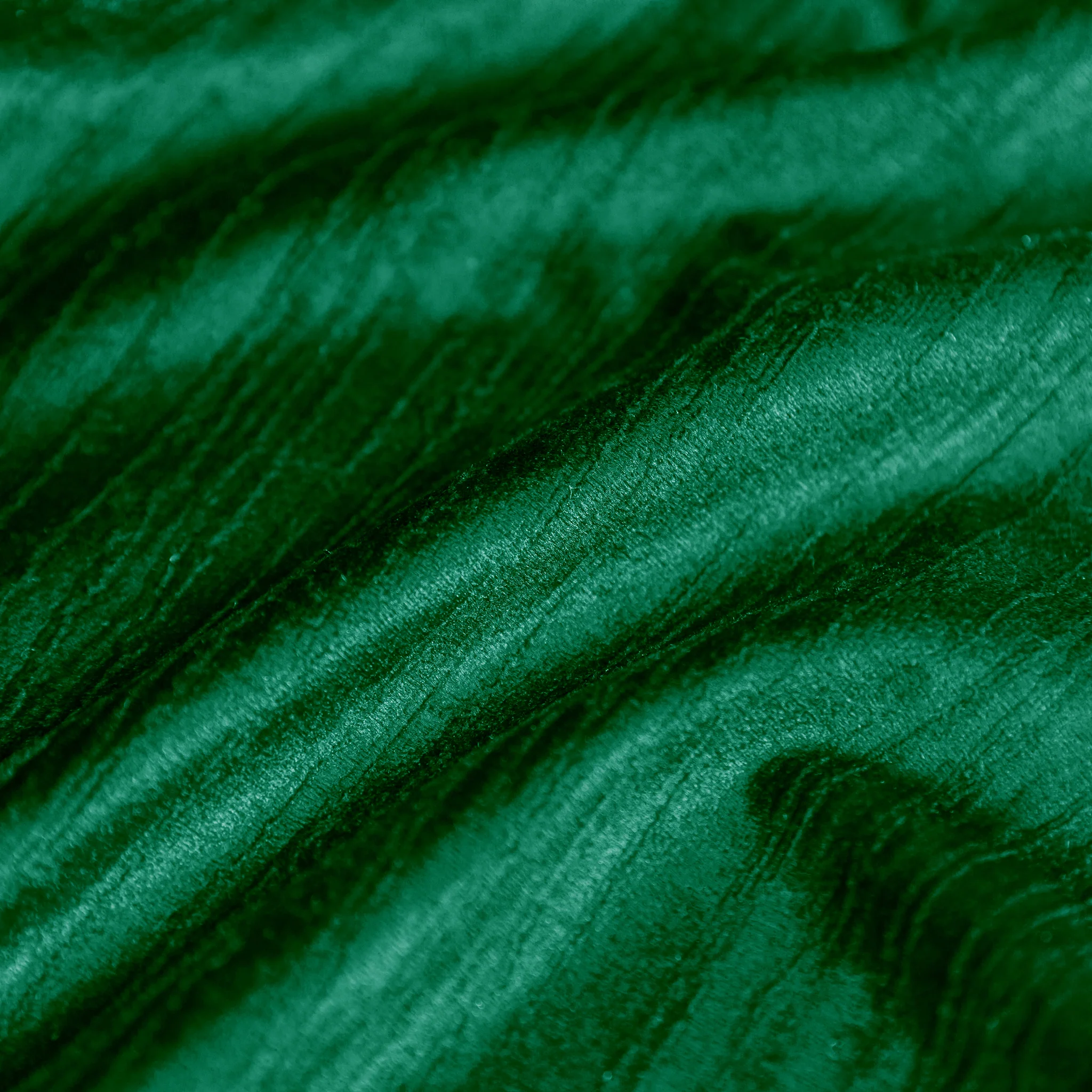 Crinkle Velvet 132" Round Tablecloth - Emerald Green - Image 3