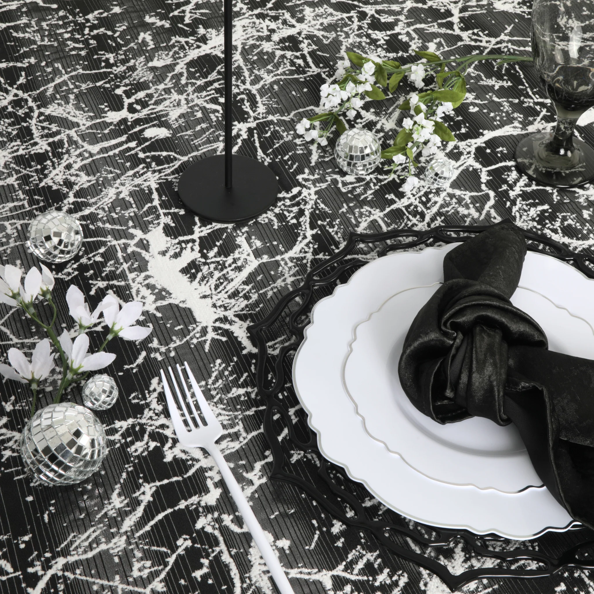 Marble Reversible Jacquard Tablecloth 90"x132" Rectangle  - Shimmer Black - Image 4