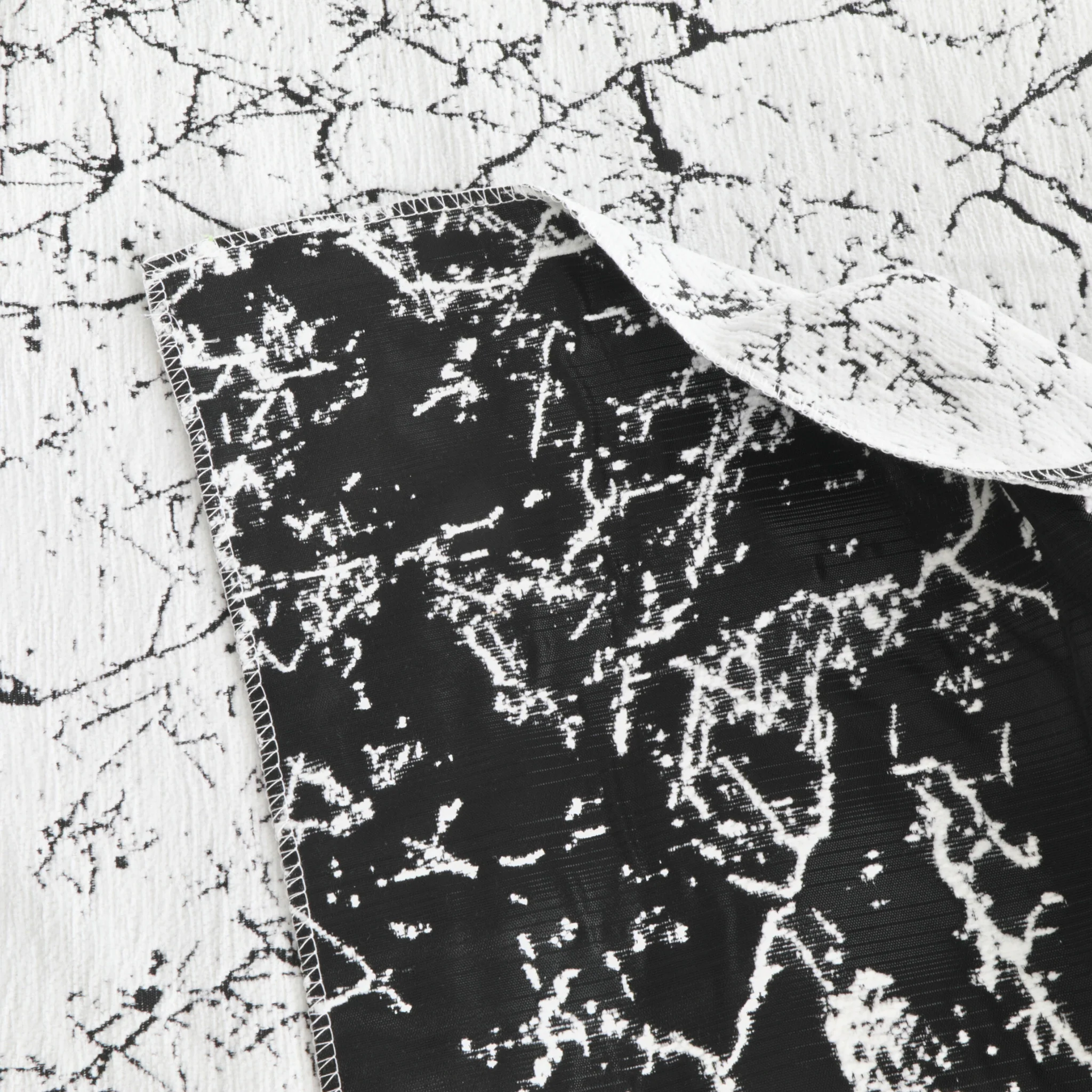 Marble Reversible Jacquard Table Runner - Black - Image 4