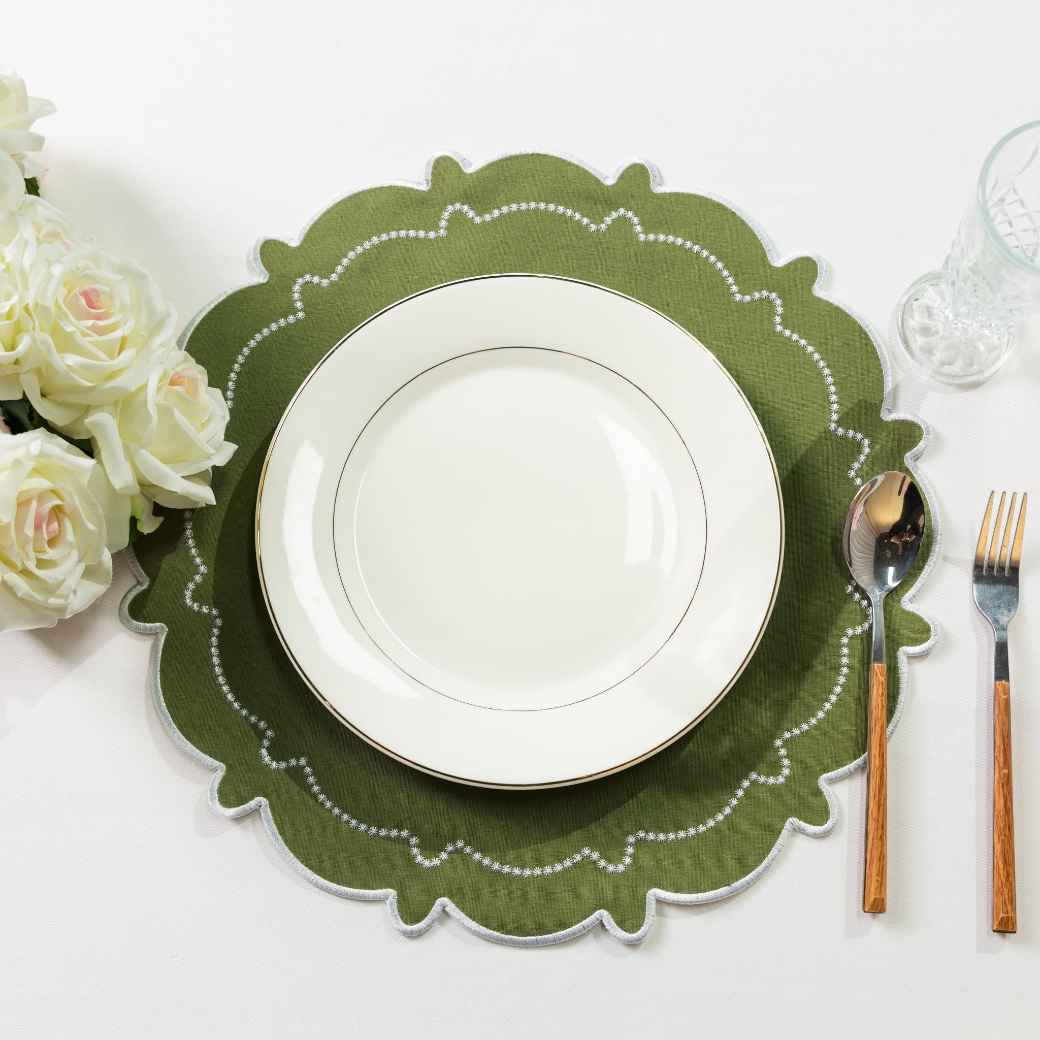 4pc/set Signature Scallop Placemats - Olive Green/White Trim - Image 2