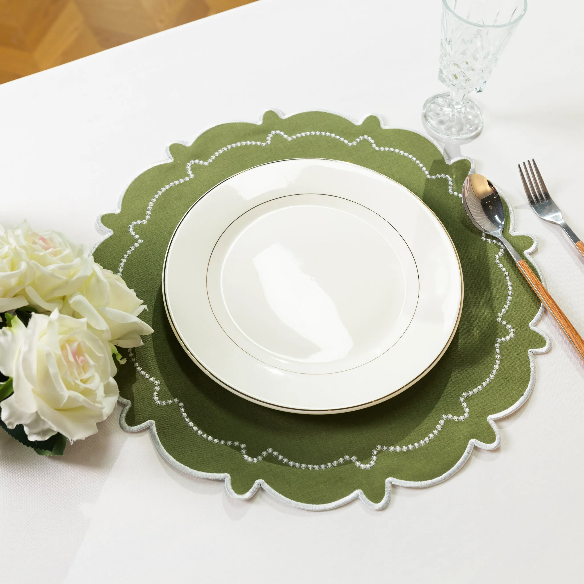 4pc/set Signature Scallop Placemats - Olive Green/White Trim - Image 5