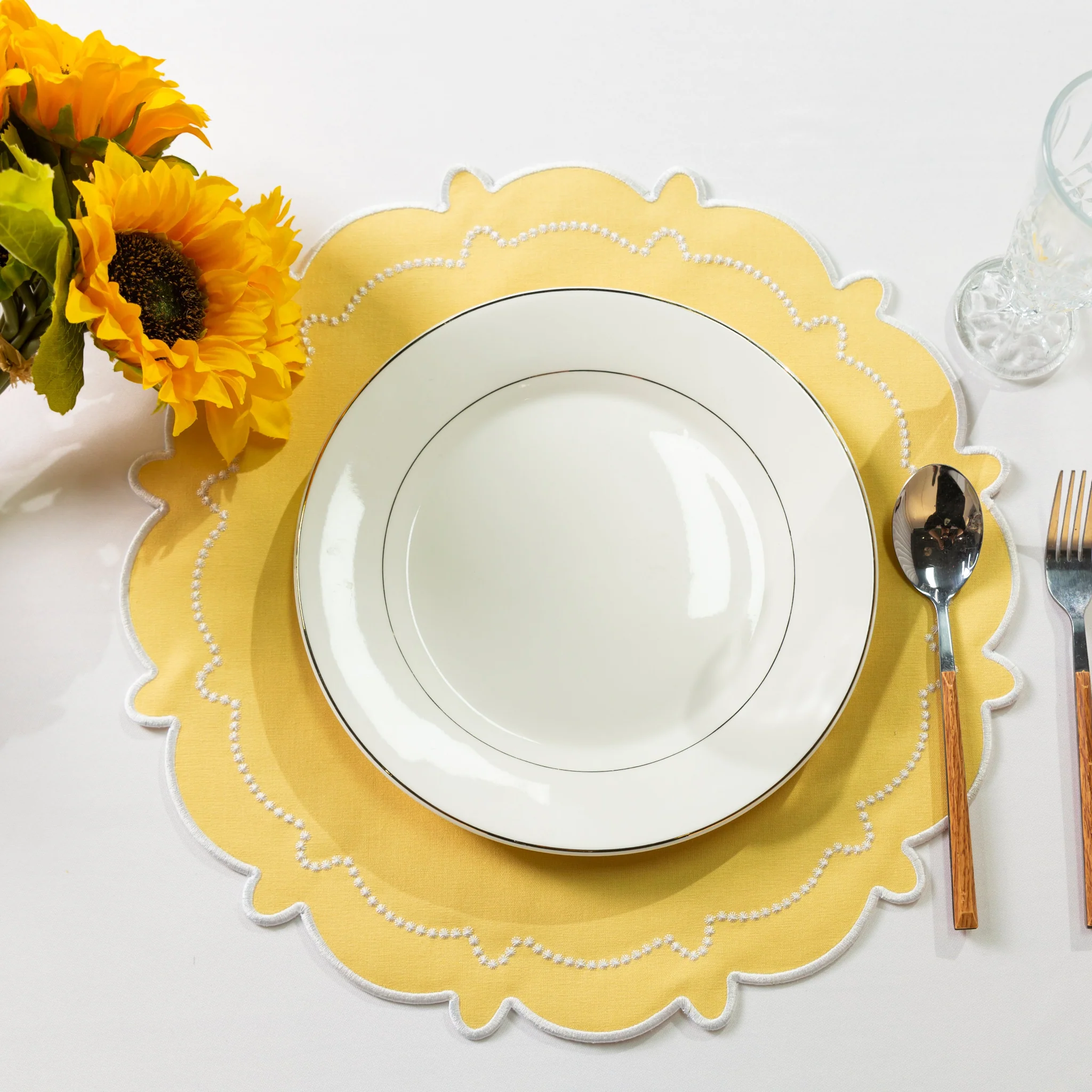 4pc/set Signature Scallop Placemats - Pastel Yellow/White Trim - Image 2
