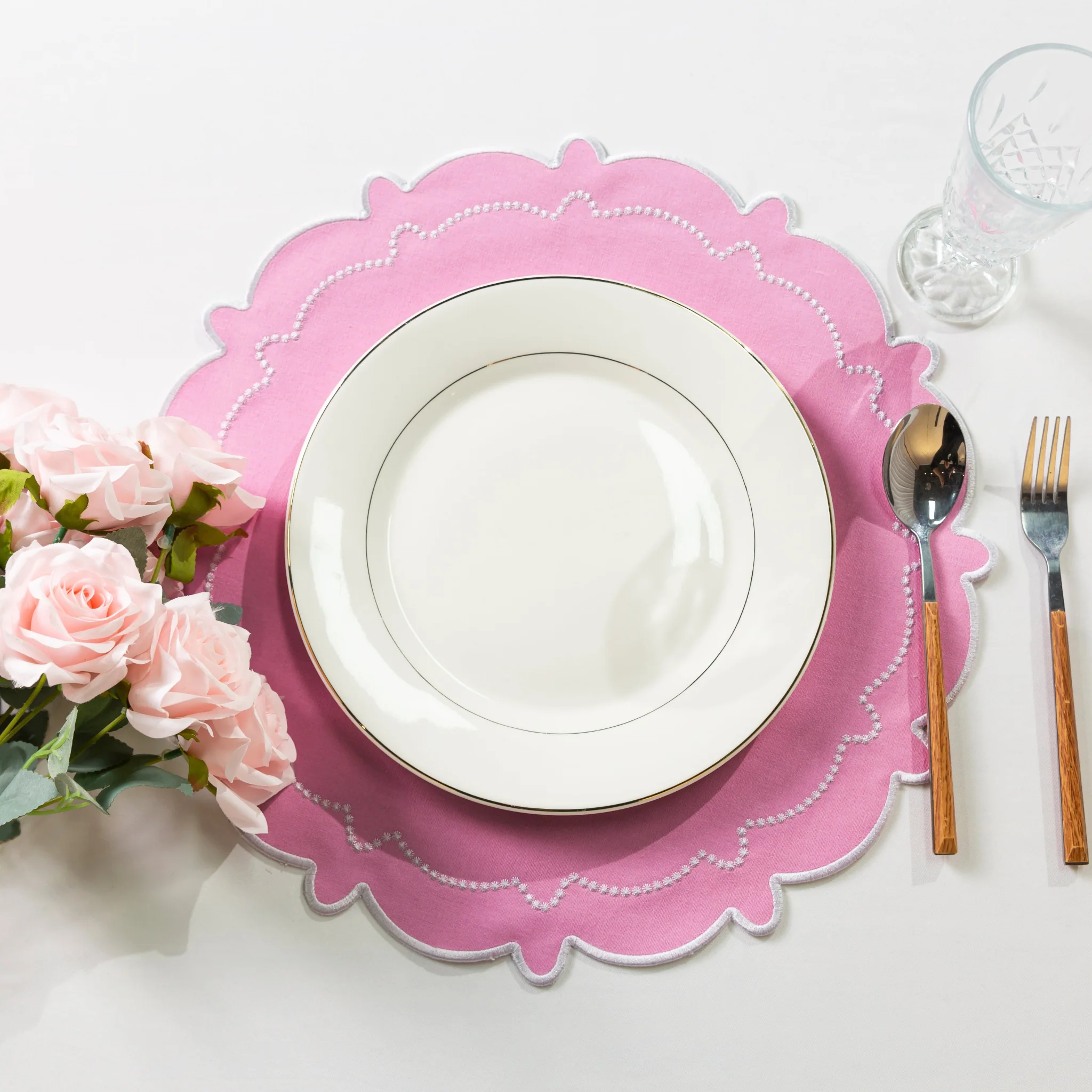 4pc/set Signature Scallop Placemats - Pink/White Trim - Image 2