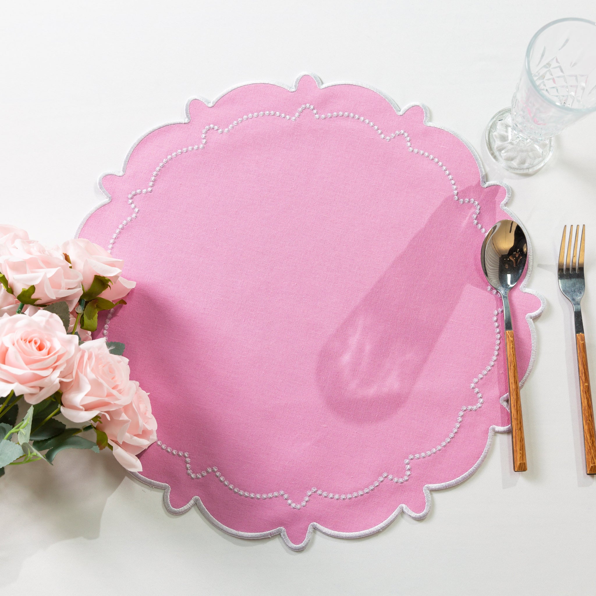 4pc/set Signature Scallop Placemats - Pink/White Trim - Image 3