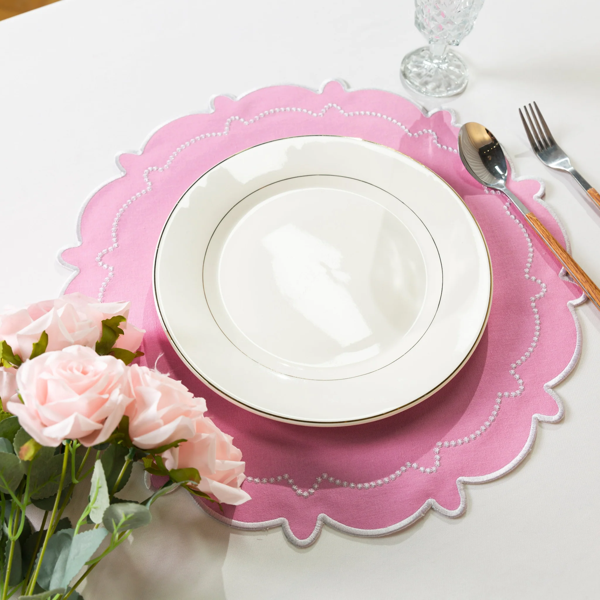 4pc/set Signature Scallop Placemats - Pink/White Trim - Image 5