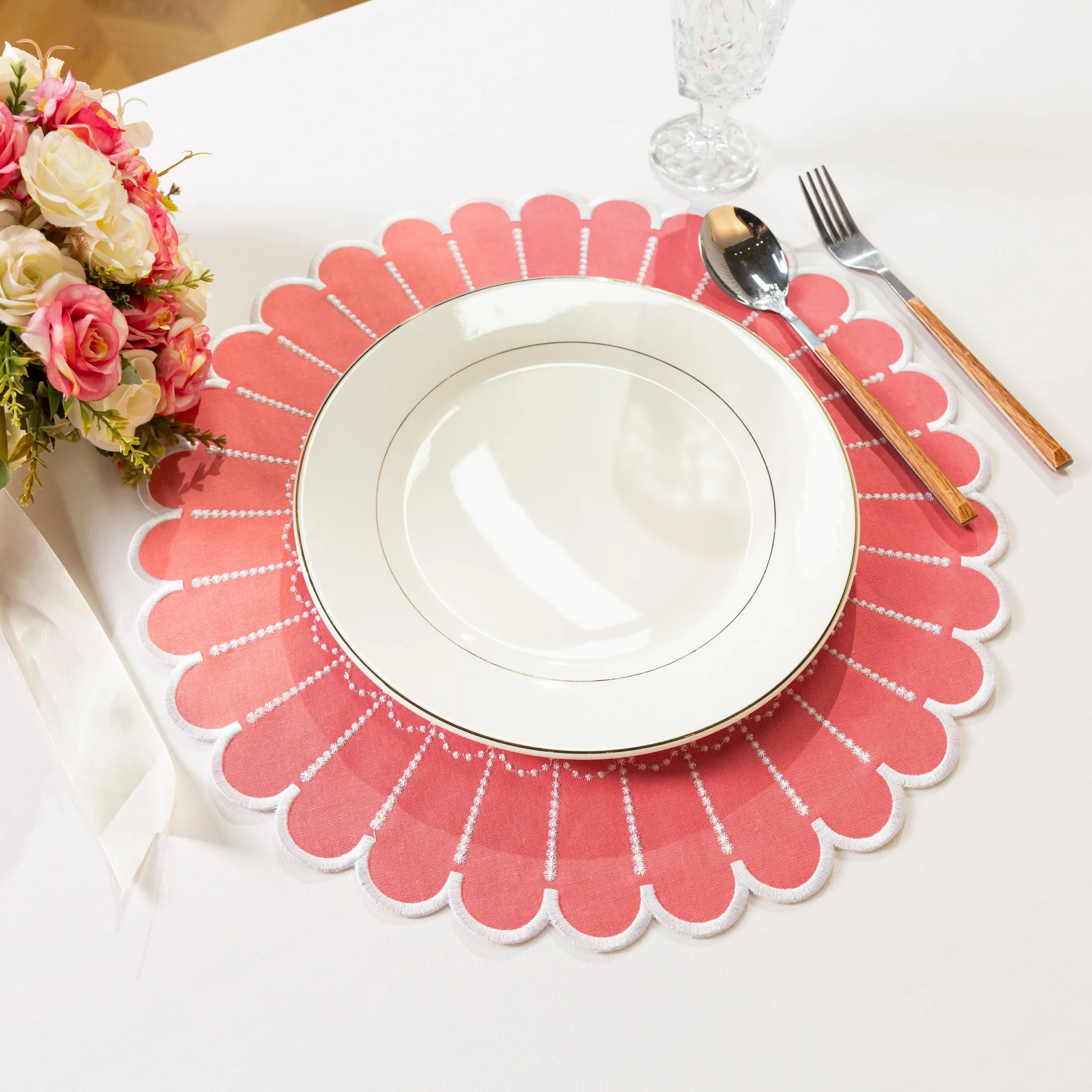 4pc/set Sunburst Edge Placemats - Coral/White Trim - Image 2