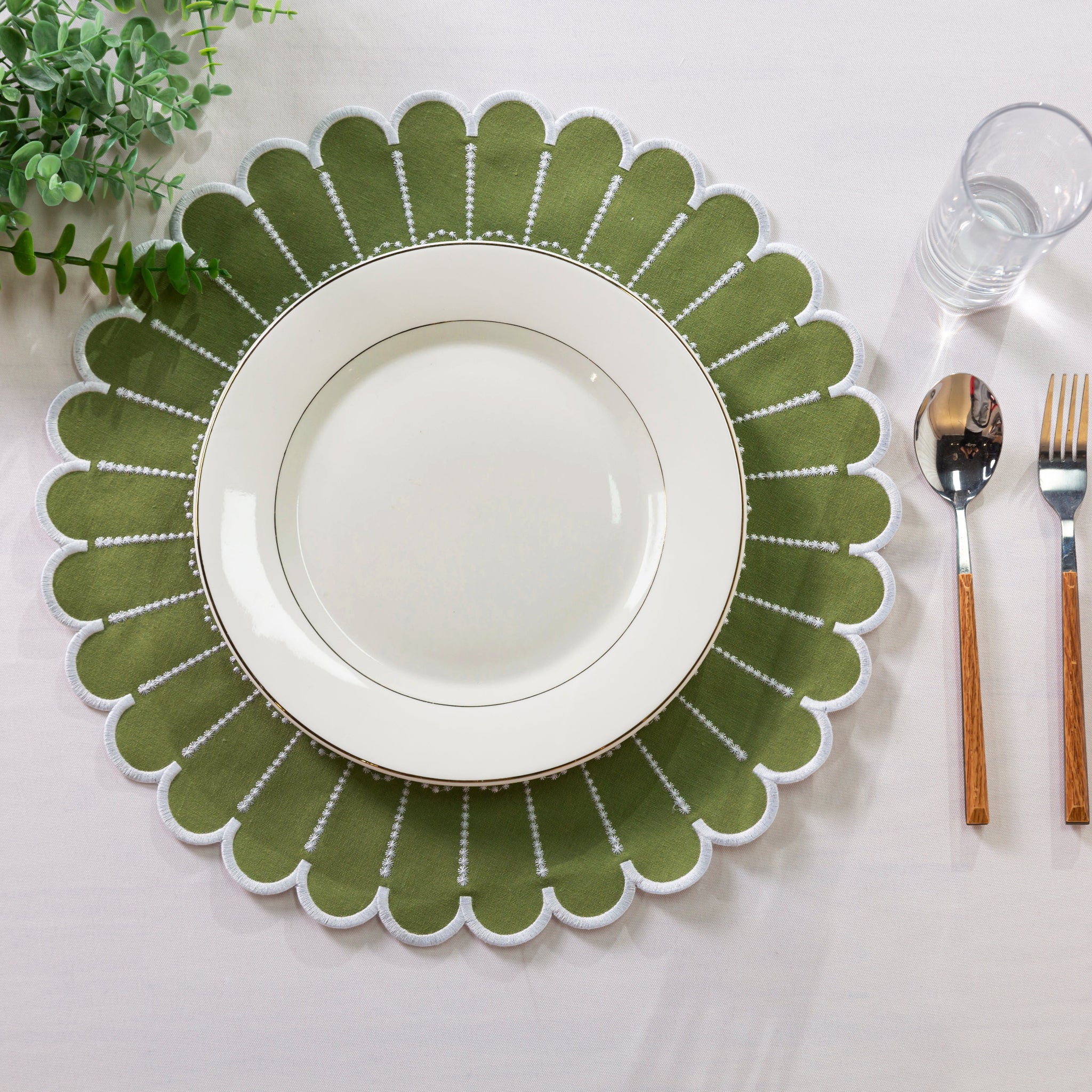 4pc/set Sunburst Edge Placemats - Olive Green/White Trim - Image 4
