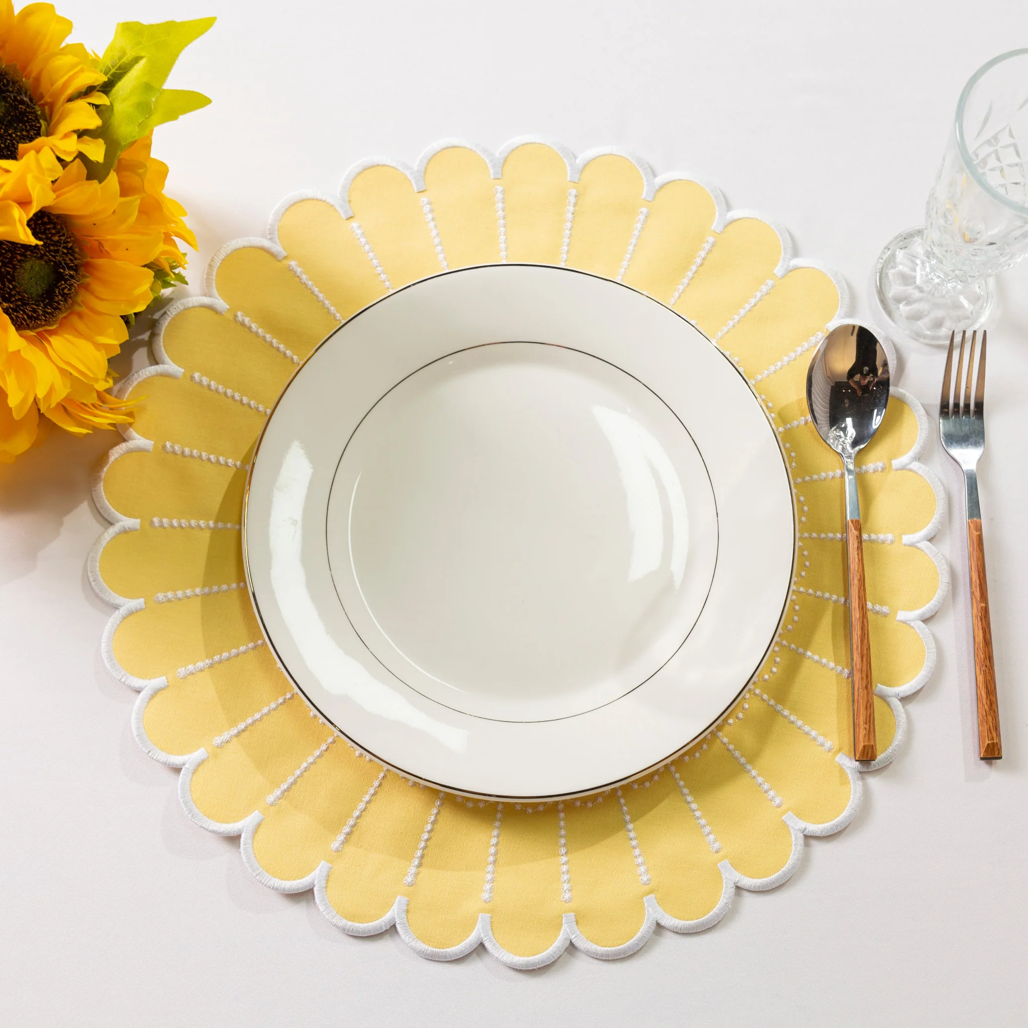 4pc/set Sunburst Edge Placemats - Pastel Yellow/White Trim - Image 2
