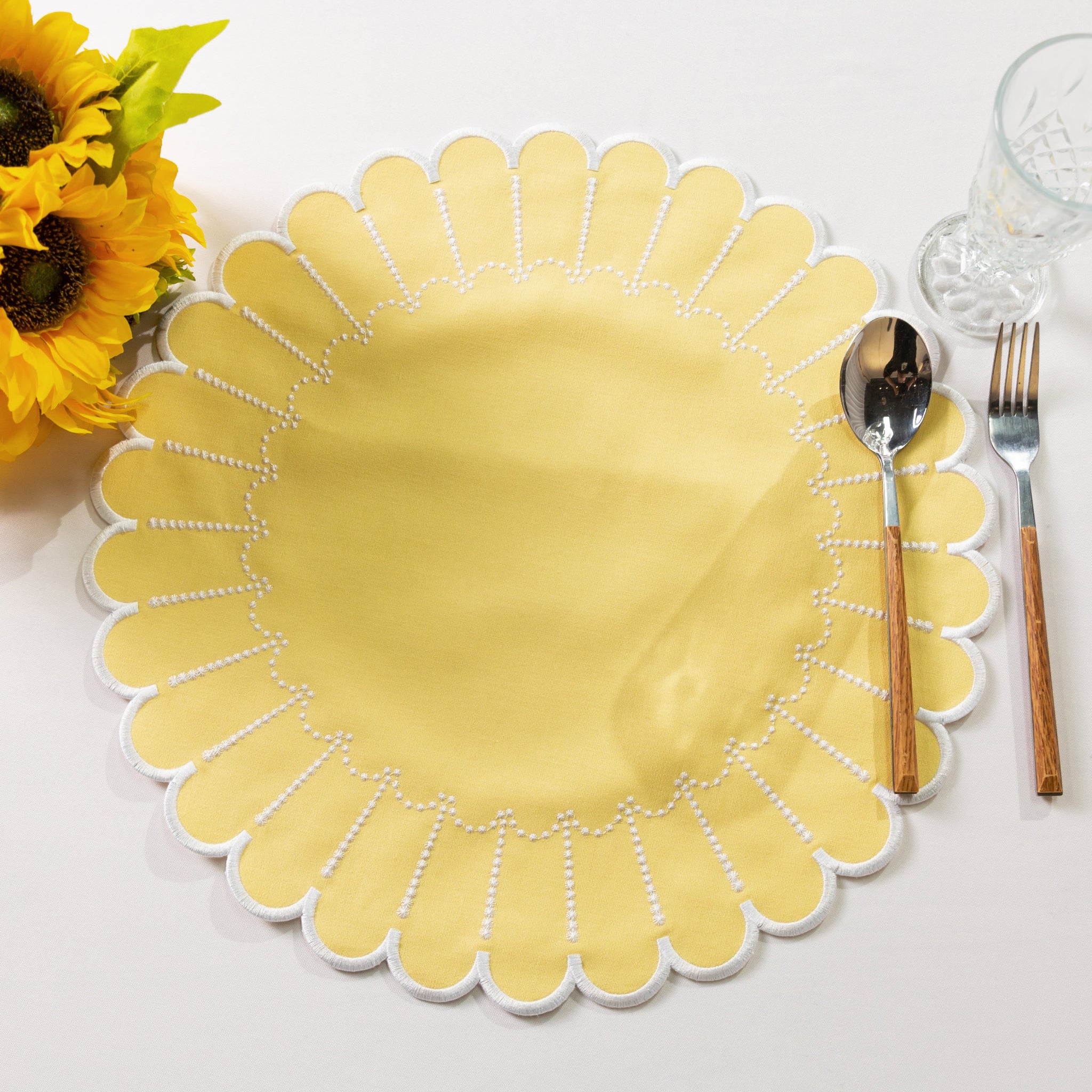 4pc/set Sunburst Edge Placemats - Pastel Yellow/White Trim - Image 5