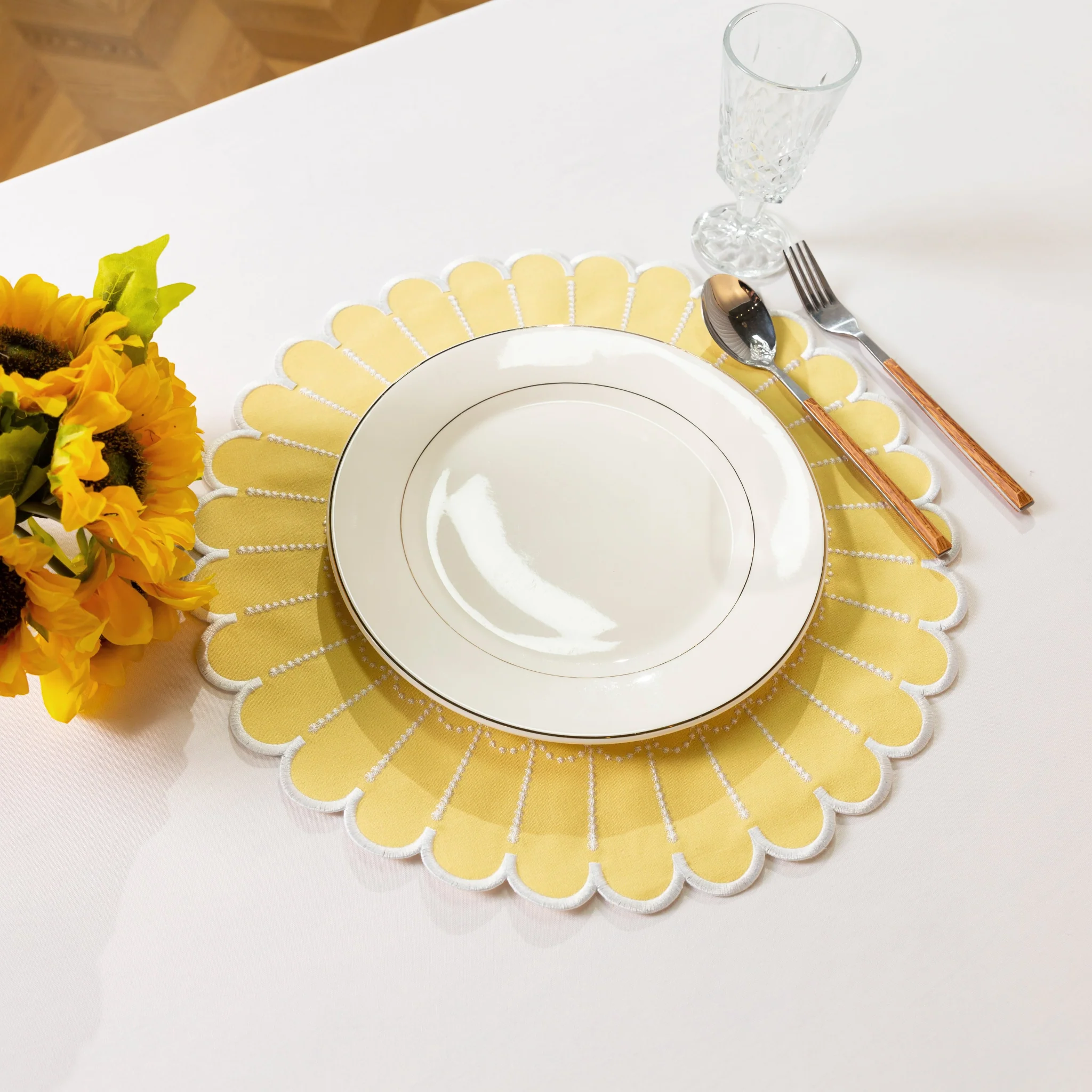 4pc/set Sunburst Edge Placemats - Pastel Yellow/White Trim - Image 7