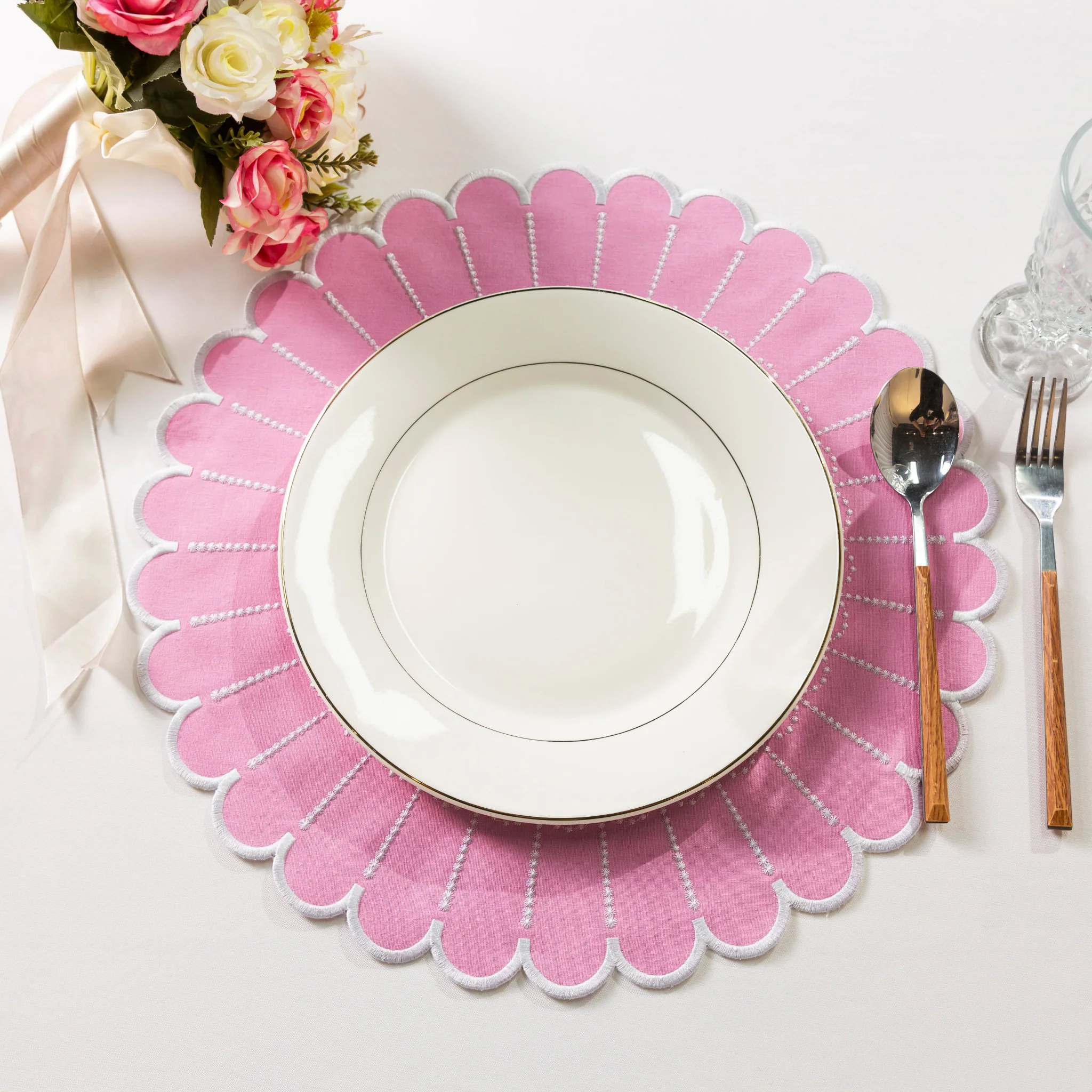 4pc/set Sunburst Edge Placemats - Pink/White Trim - Image 4
